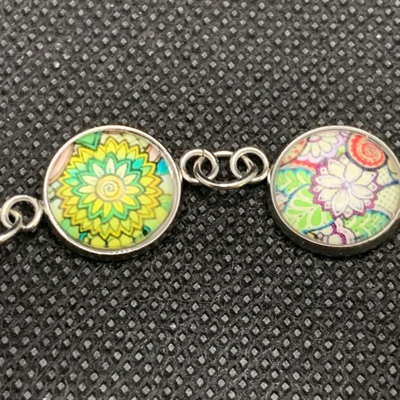 SOLD ELSEWHERE‼️ Floral-Themed Bracelet in Spring Colors with Dangly Star Chain - Picture 9 of 9